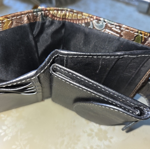 Floral Embossed Leather  Wallet - Brown and Green - Picture 5 of 7